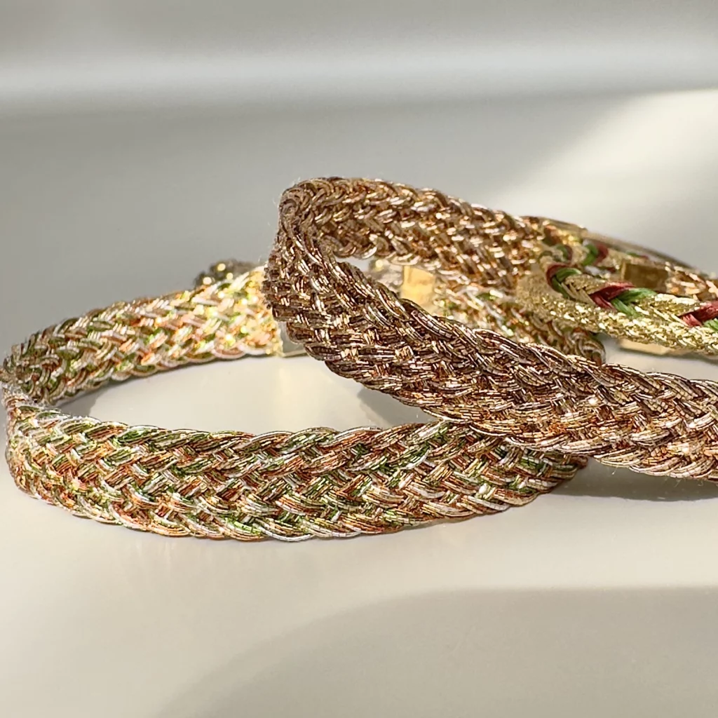 Bracelets TARA en 5 couleurs – photo ambiance